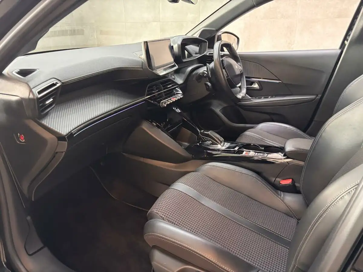 2022-peugeot-208-12-puretech-gt-100bhp-eat8-big-17