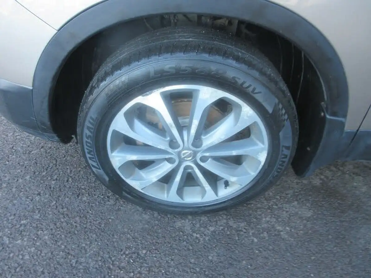 2012-nissan-qashqai2-15td-tekna-big-27