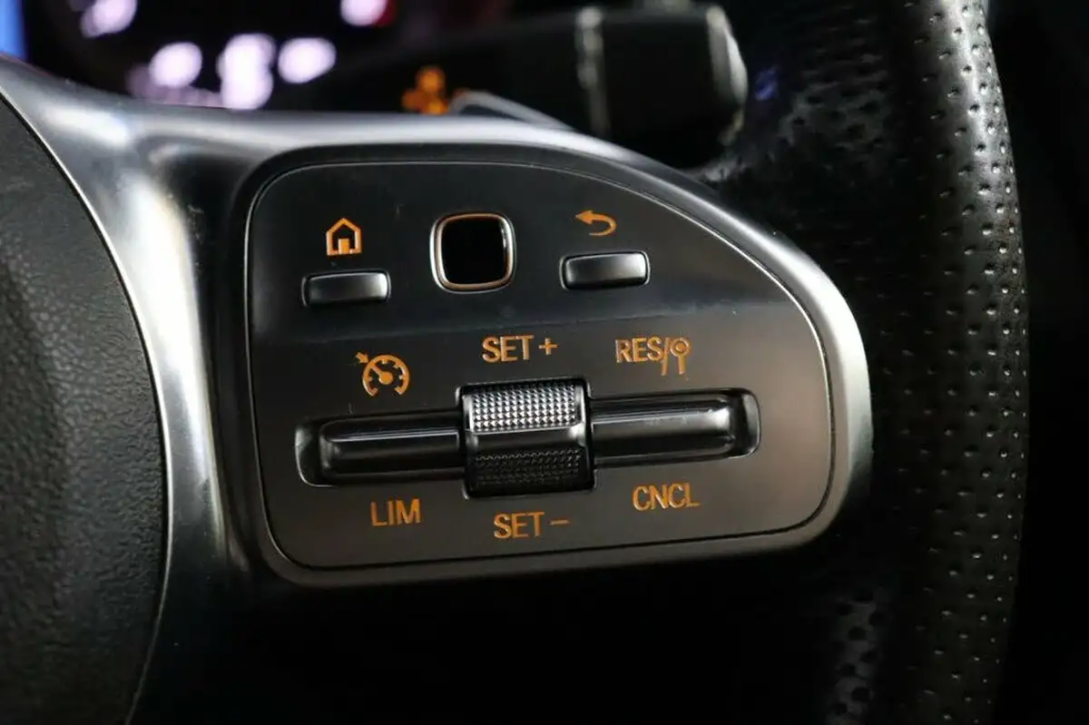 2020-mercedes-benz-glc-class-20d-glc220d-amg-line-station-wagon-5d-4matic-plus-big-30