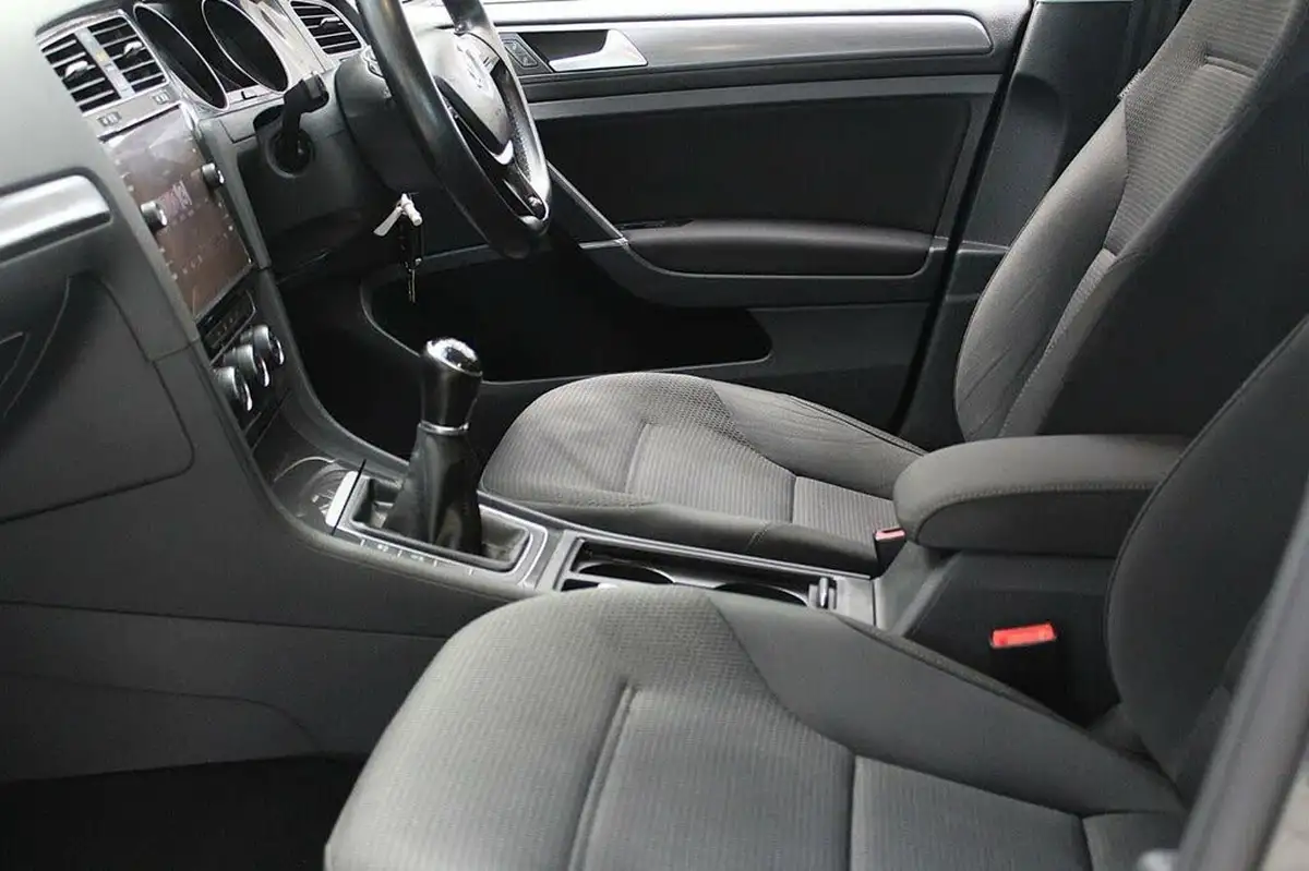2018-volkswagen-golf-16tdi-se-nav-ss-hatchback-5d-big-19