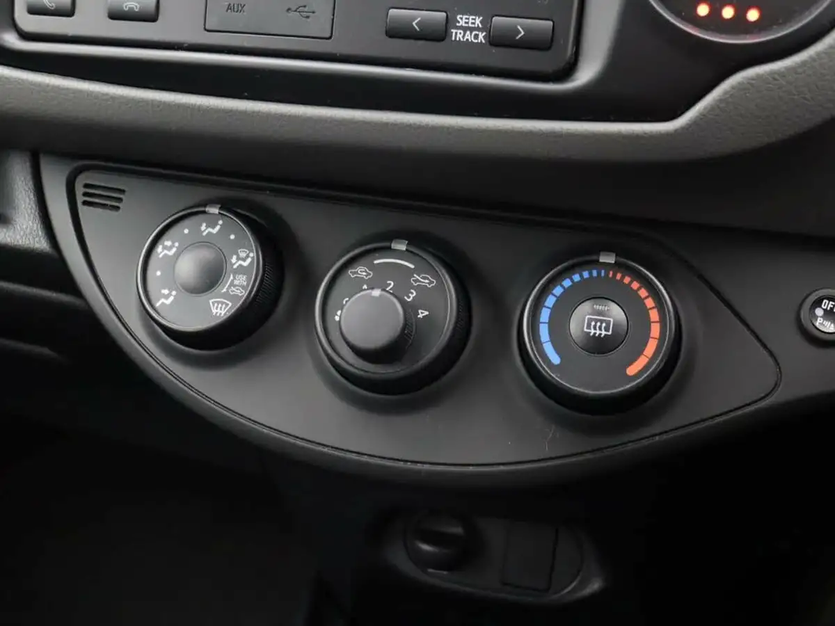 2019-toyota-yaris-10-vvt-i-active-big-23