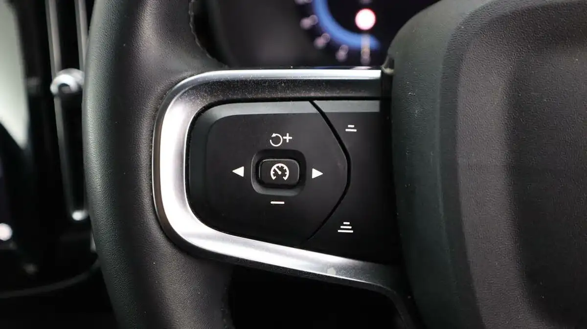 2022-volvo-xc40-e-twin-recharge-plus-big-23