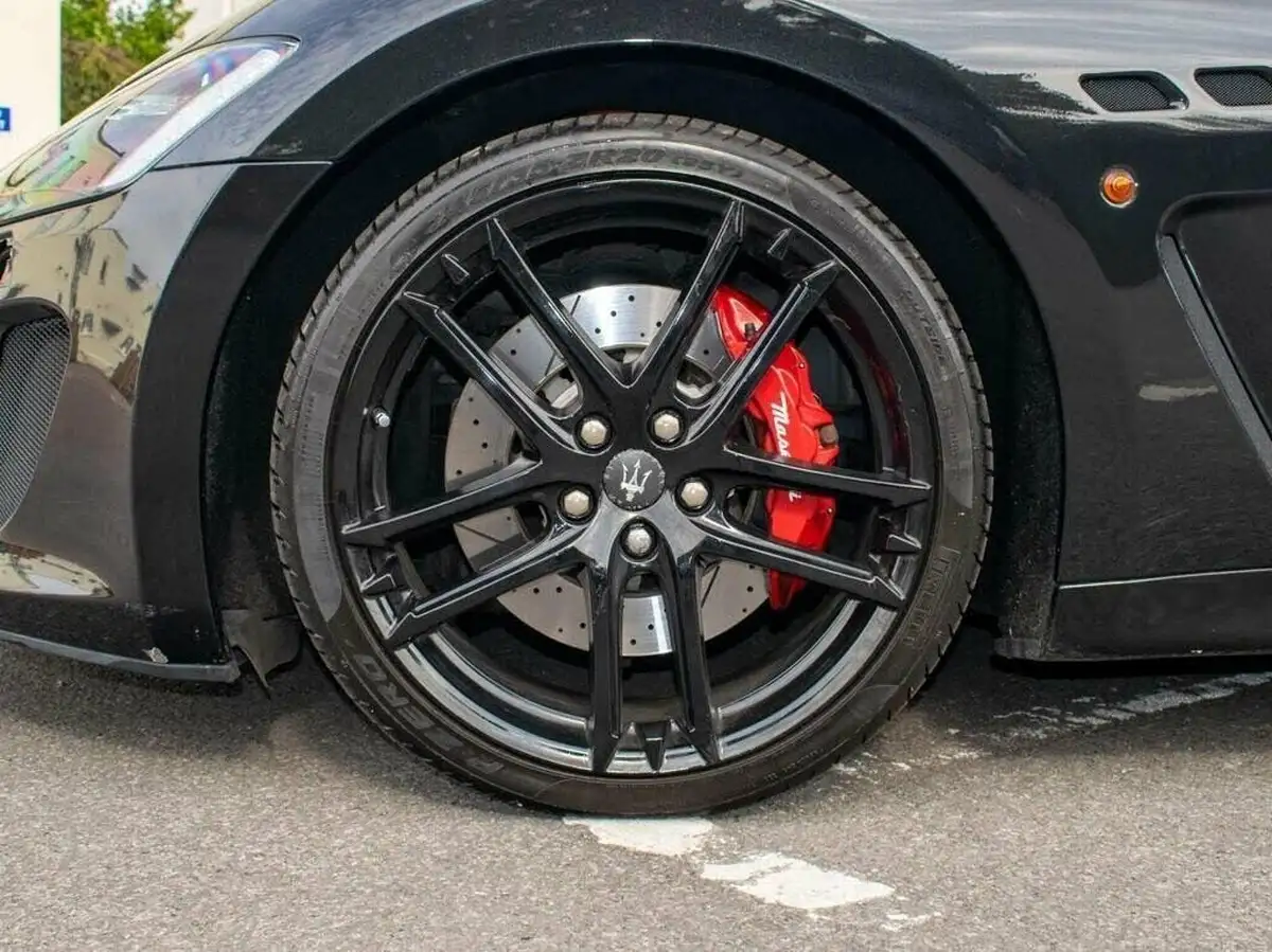 2014-maserati-grancabrio-47-mc-460ps-big-12