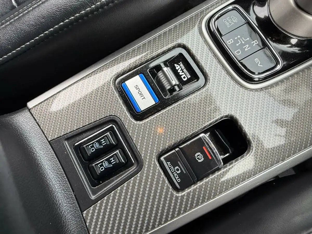 2020-mitsubishi-outlander-24-dynamic-phev-big-27