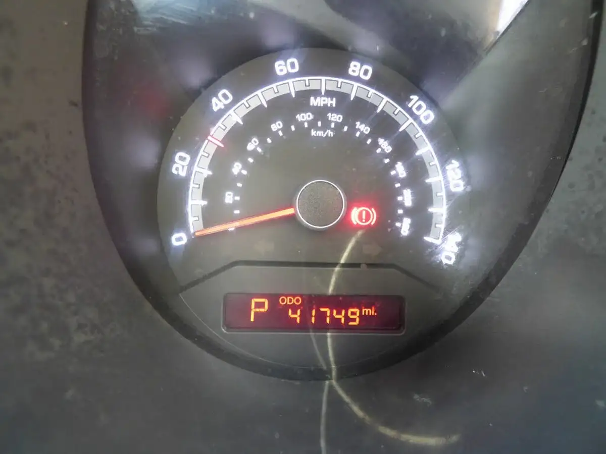2012-kia-venga-16-2-big-24