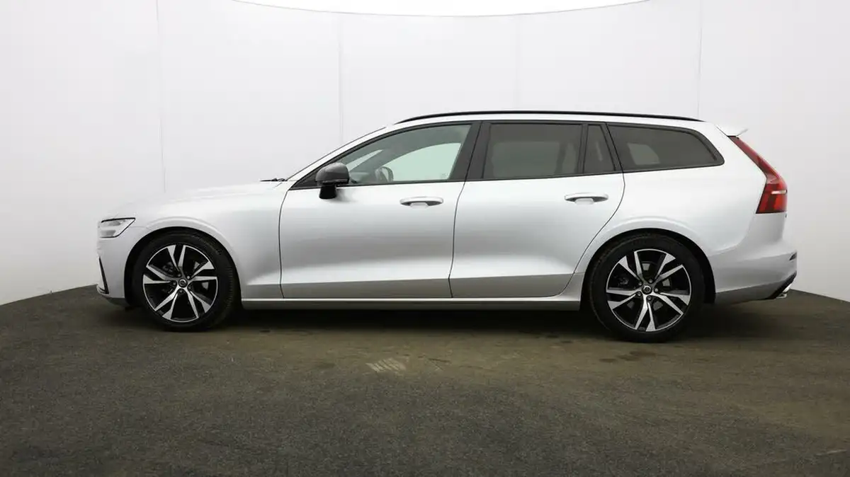 2020-volvo-v60-20-b4-r-design-big-3