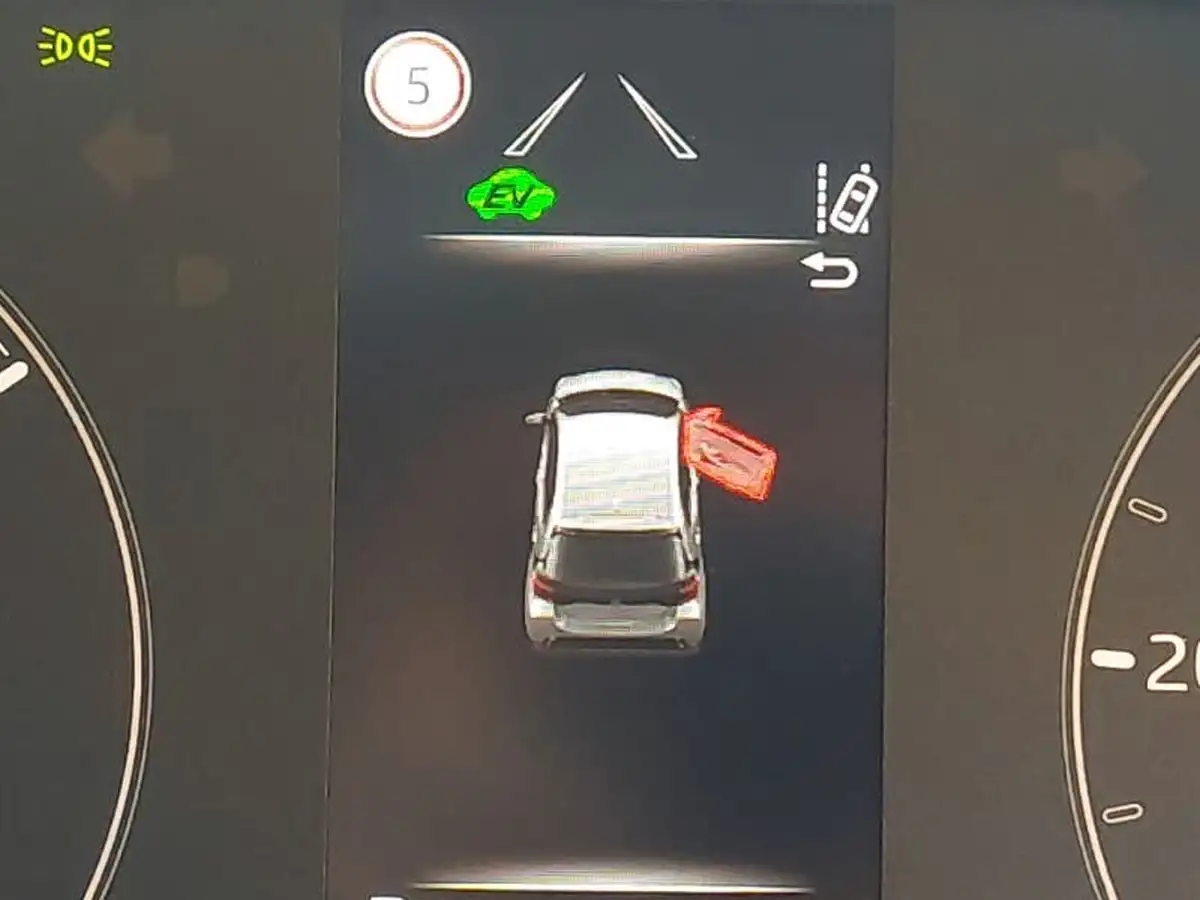 2023-mazda-mazda2-15-pure-big-18