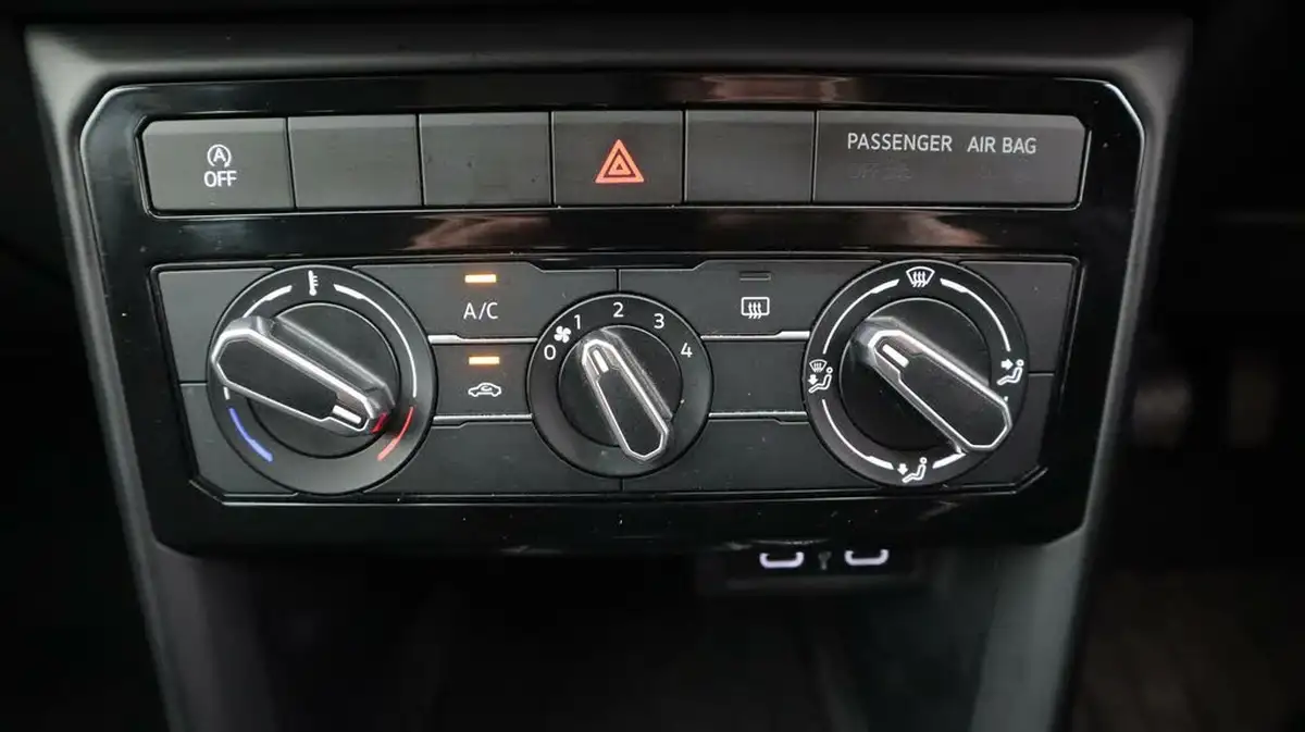 2022-volkswagen-t-cross-10-tsi-se-95ps-big-12