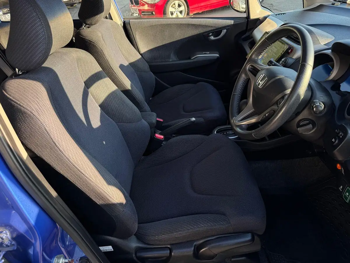 2012-honda-fit-13-hybrid-jazz-big-13