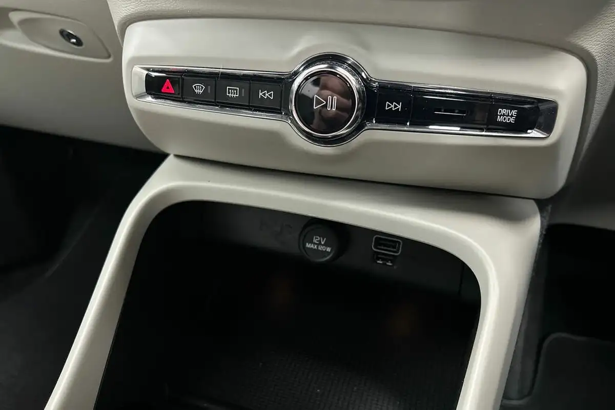 2019-volvo-xc40-20-t5-inscription-pro-big-17