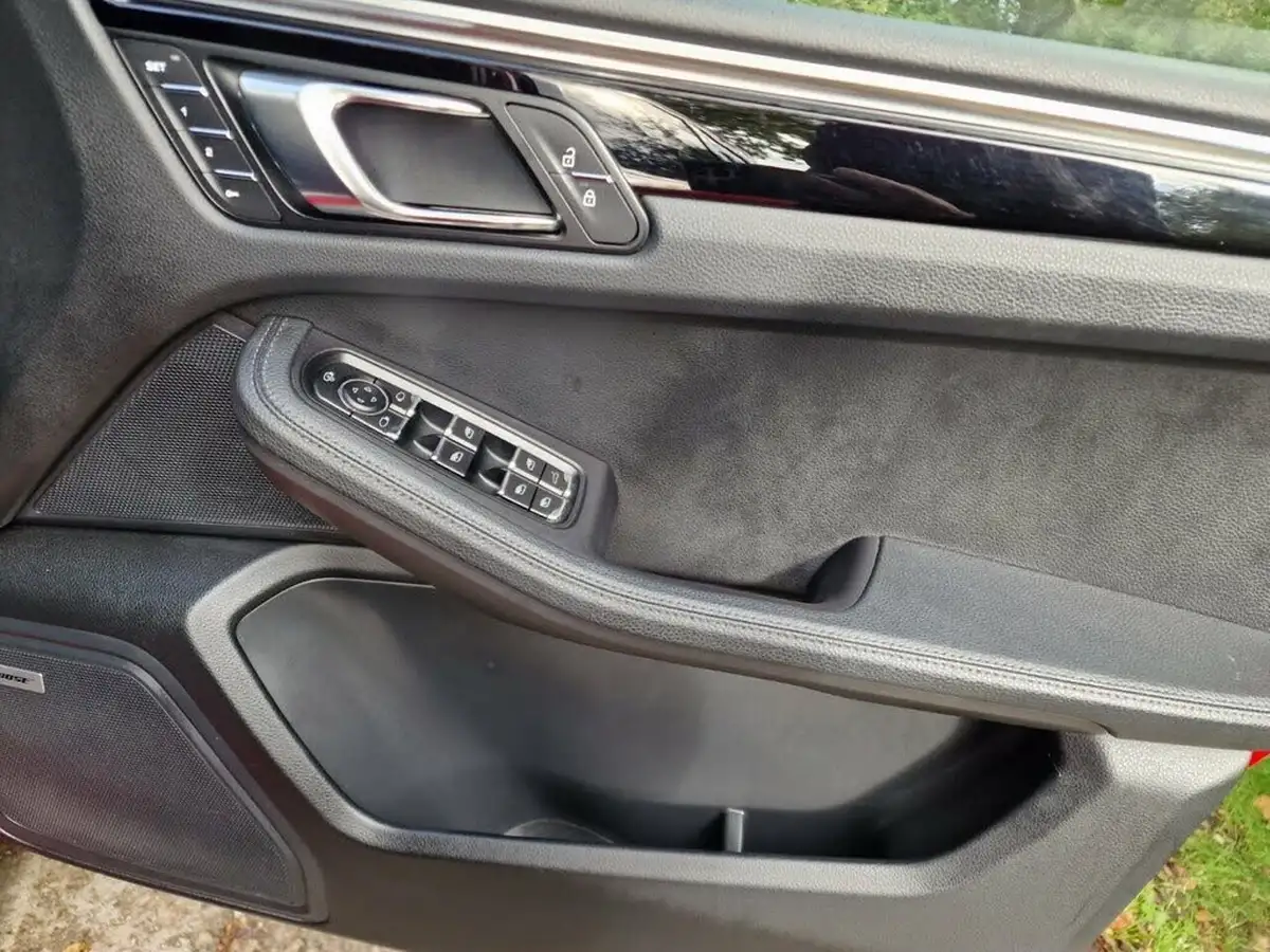 2020-porsche-macan-30-v6-s-big-32
