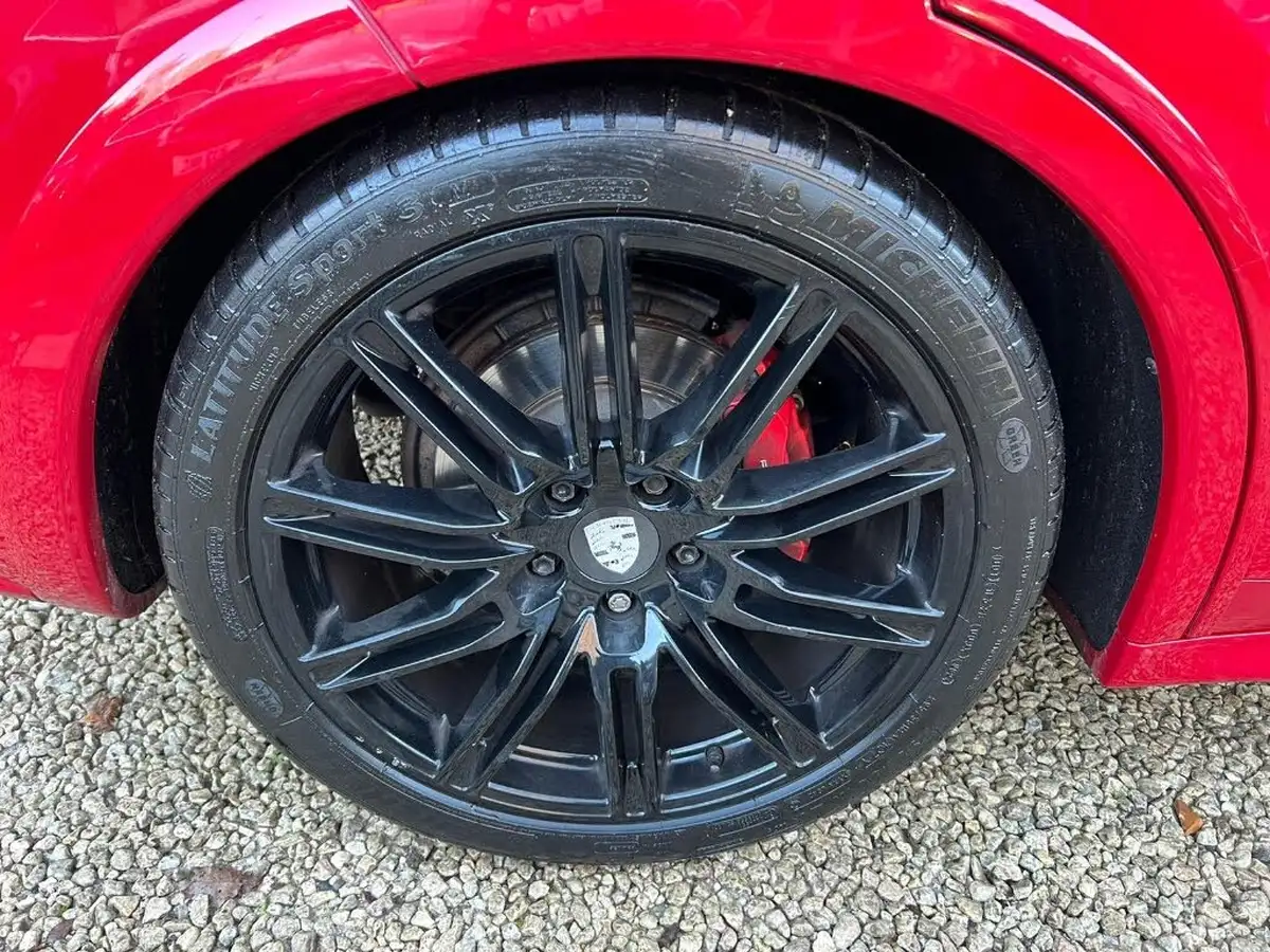 2013-porsche-cayenne-48-gts-big-19