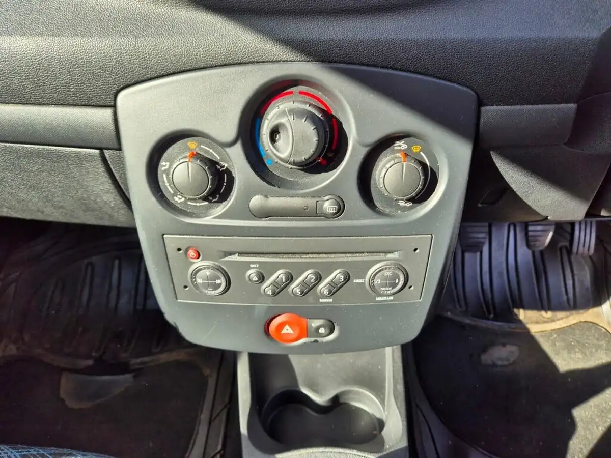 2008-renault-clio-12-extreme-16v-75-5d-big-11