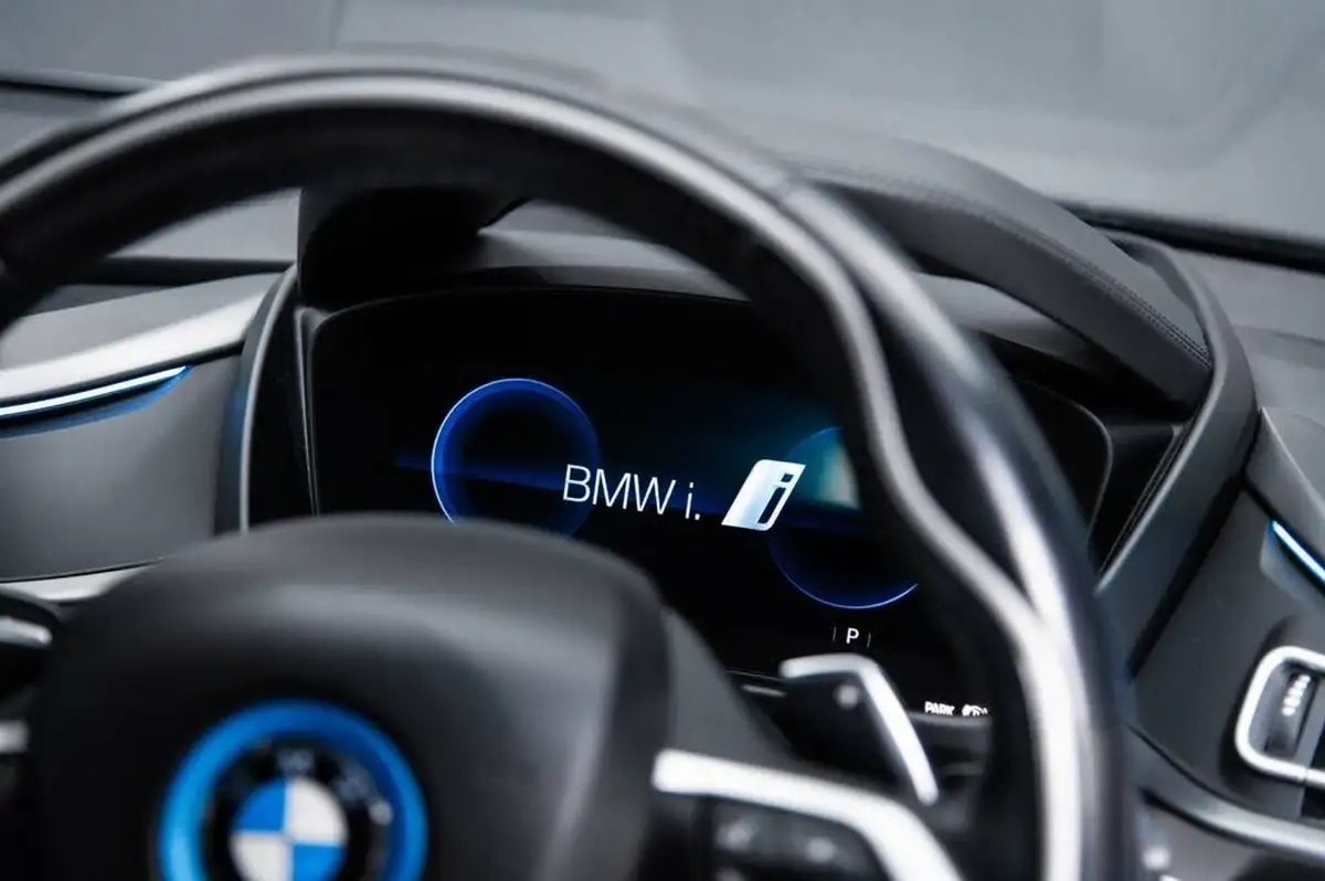 2016-bmw-i8-15-big-7