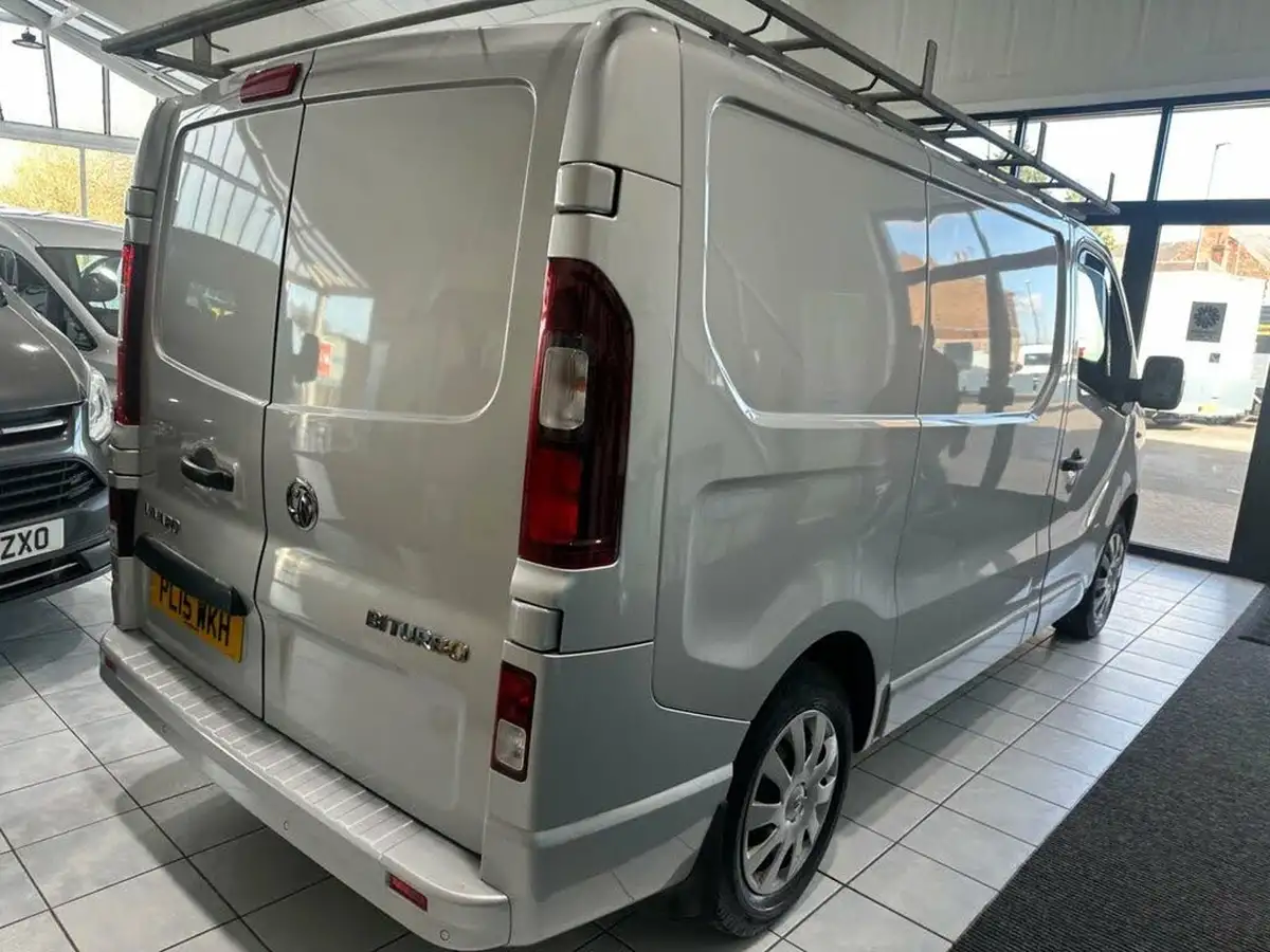 2015-vauxhall-vivaro-16cdti-sportive-2700-ecoflex-l1h1-120ps-big-43