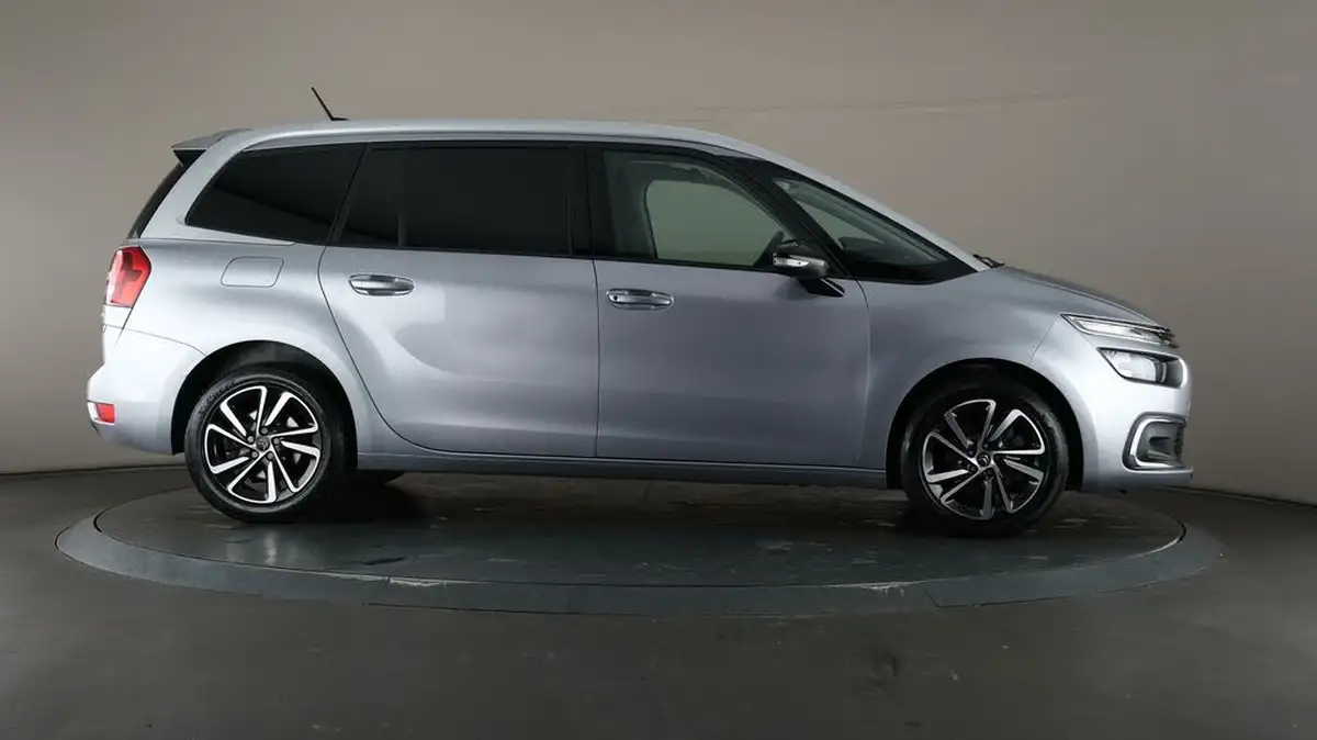 2021-citroen-grand-c4-spacetourer-12-puretech-sense-big-8