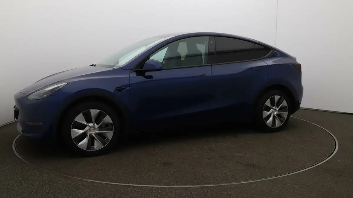 2022-tesla-model-y-e-long-range-big-66