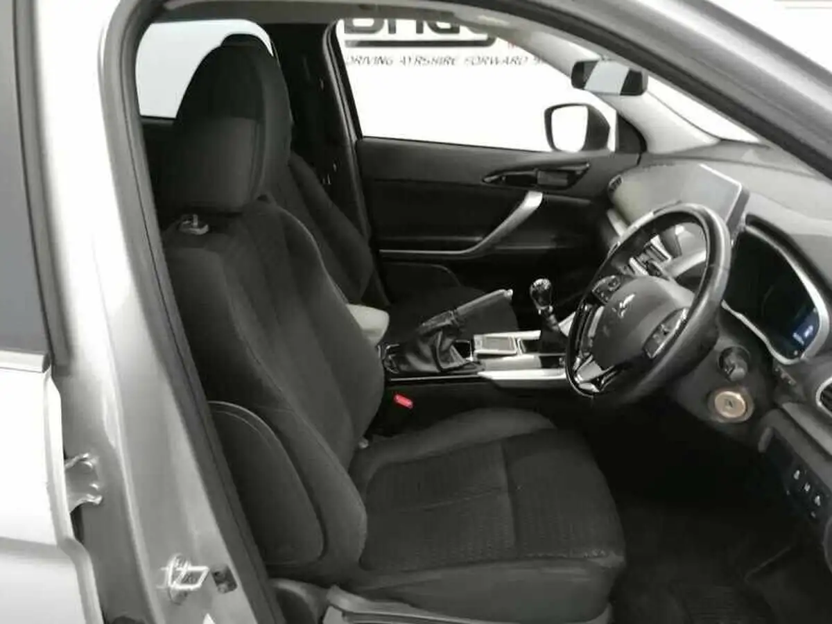 2018-mitsubishi-eclipse-cross-15-2-big-10