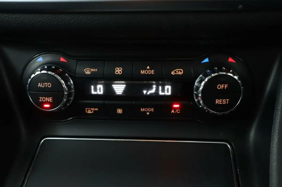 2018-mercedes-benz-gla-class-21d-gla-200d-sport-136ps-executivess-7g-dct-big-25