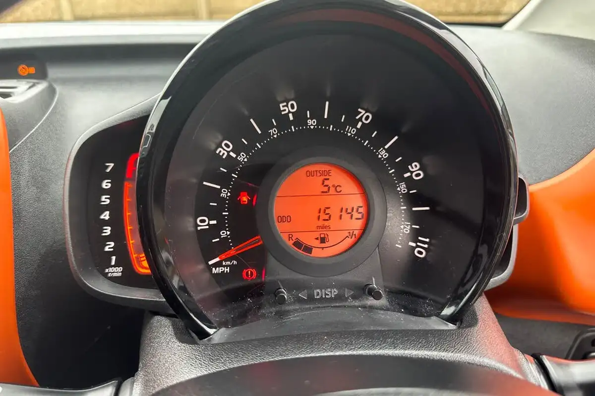 2019-citroen-c1-10-vti-airscape-urban-ride-big-32