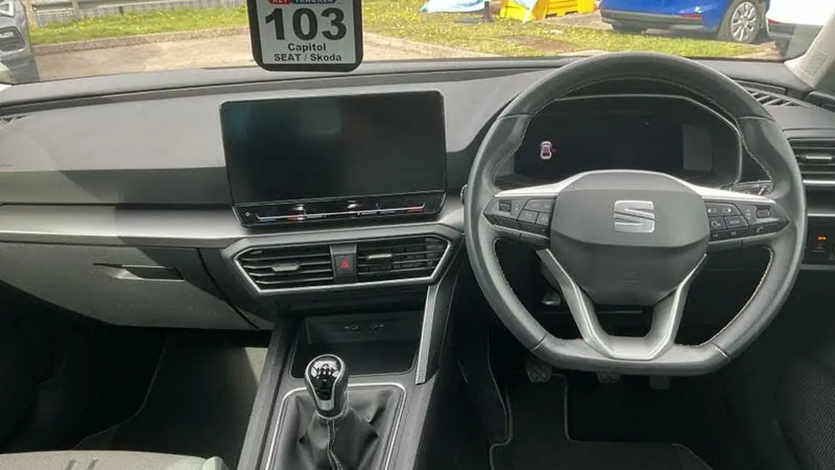 2022-seat-leon-15-tsi-evo-se-dynamic-hatchback-big-7