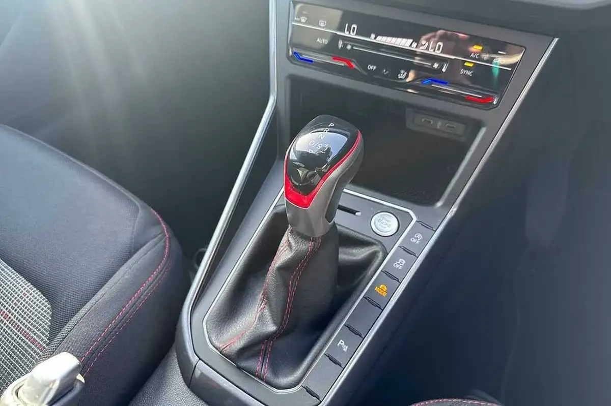 2022-volkswagen-polo-big-18