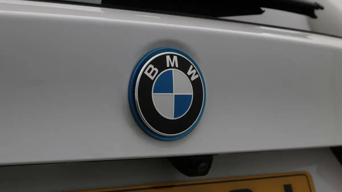 2021-bmw-ix3-e-premier-edition-big-23