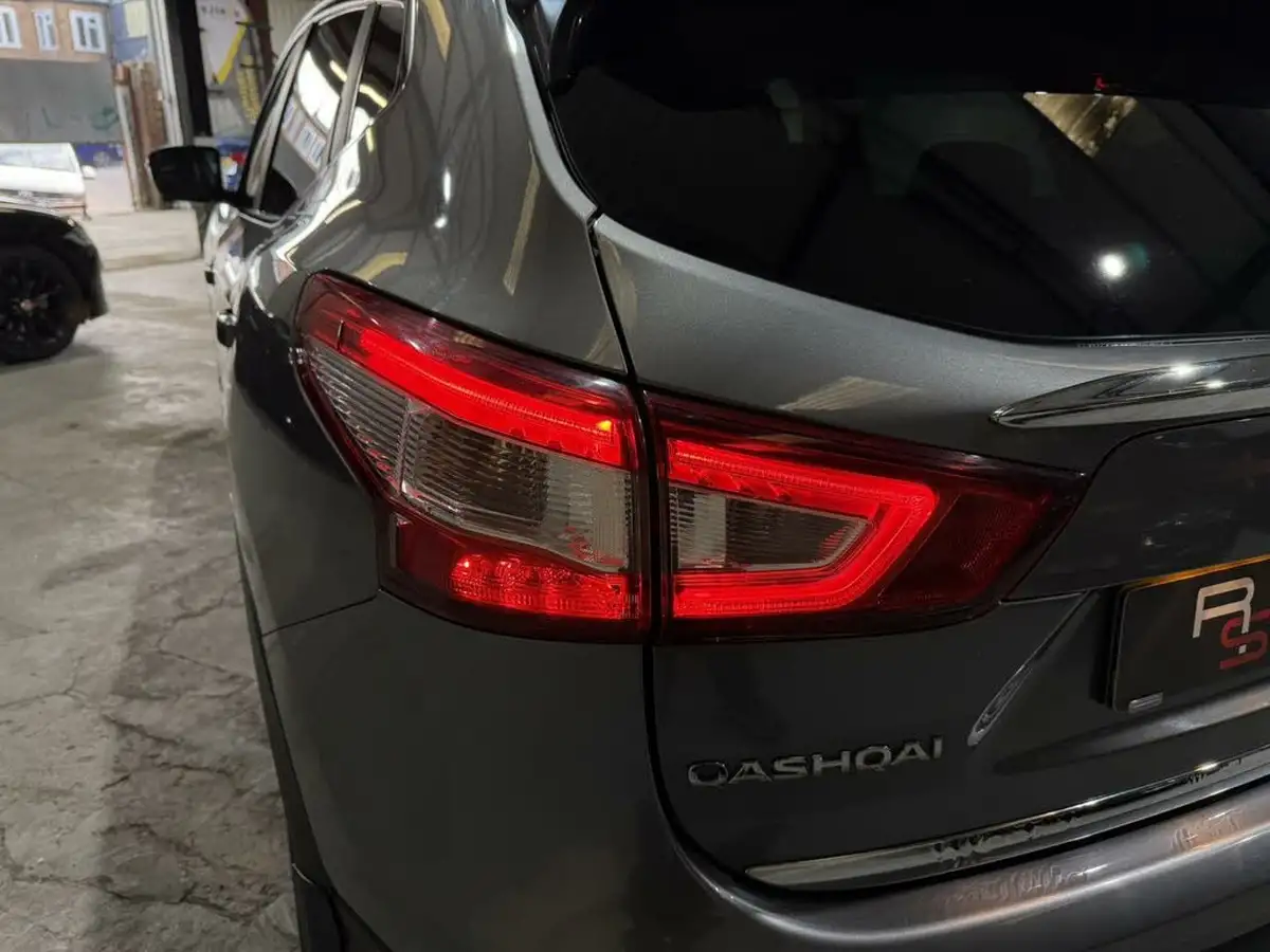 2015-nissan-qashqai-16dci-tekna-4x4-glass-roof-big-46