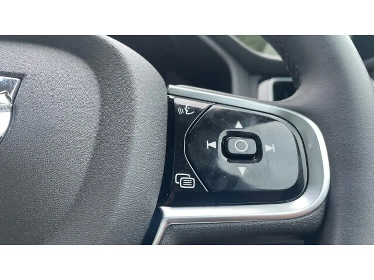 2024-volvo-xc60-20-t8-ultra-dark-big-18