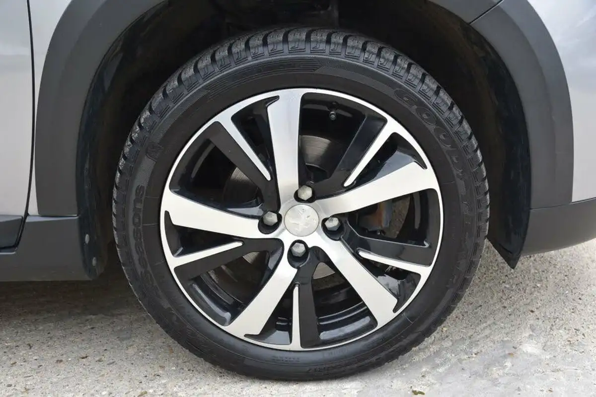 2019-peugeot-2008-suv-12-puretech-gt-line-130bhp-big-50