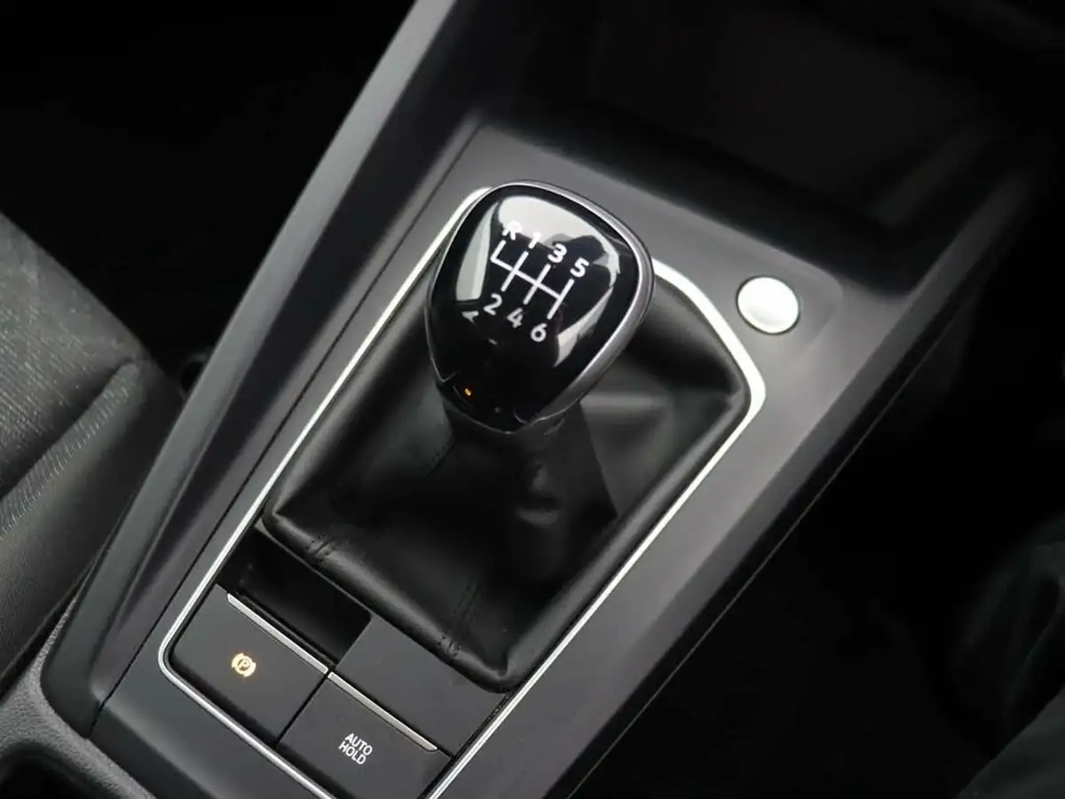 2021-volkswagen-golf-10-tsi-life-hatchback-big-39