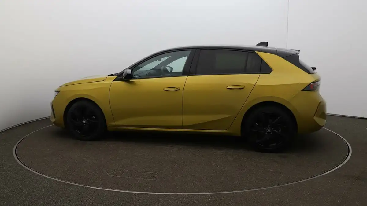 2022-vauxhall-astra-12-turbo-gs-line-hatchback-big-54