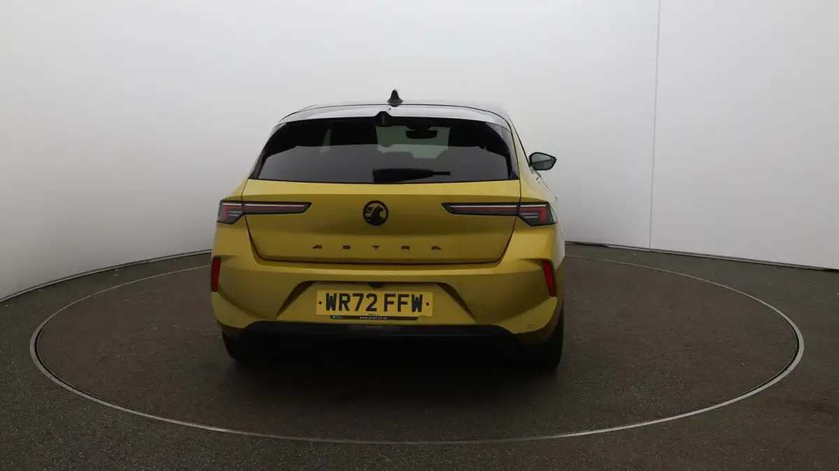 2022-vauxhall-astra-12-turbo-gs-line-hatchback-big-6