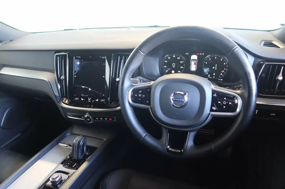 2022-volvo-v60-20-b3-r-design-161bhp-big-3