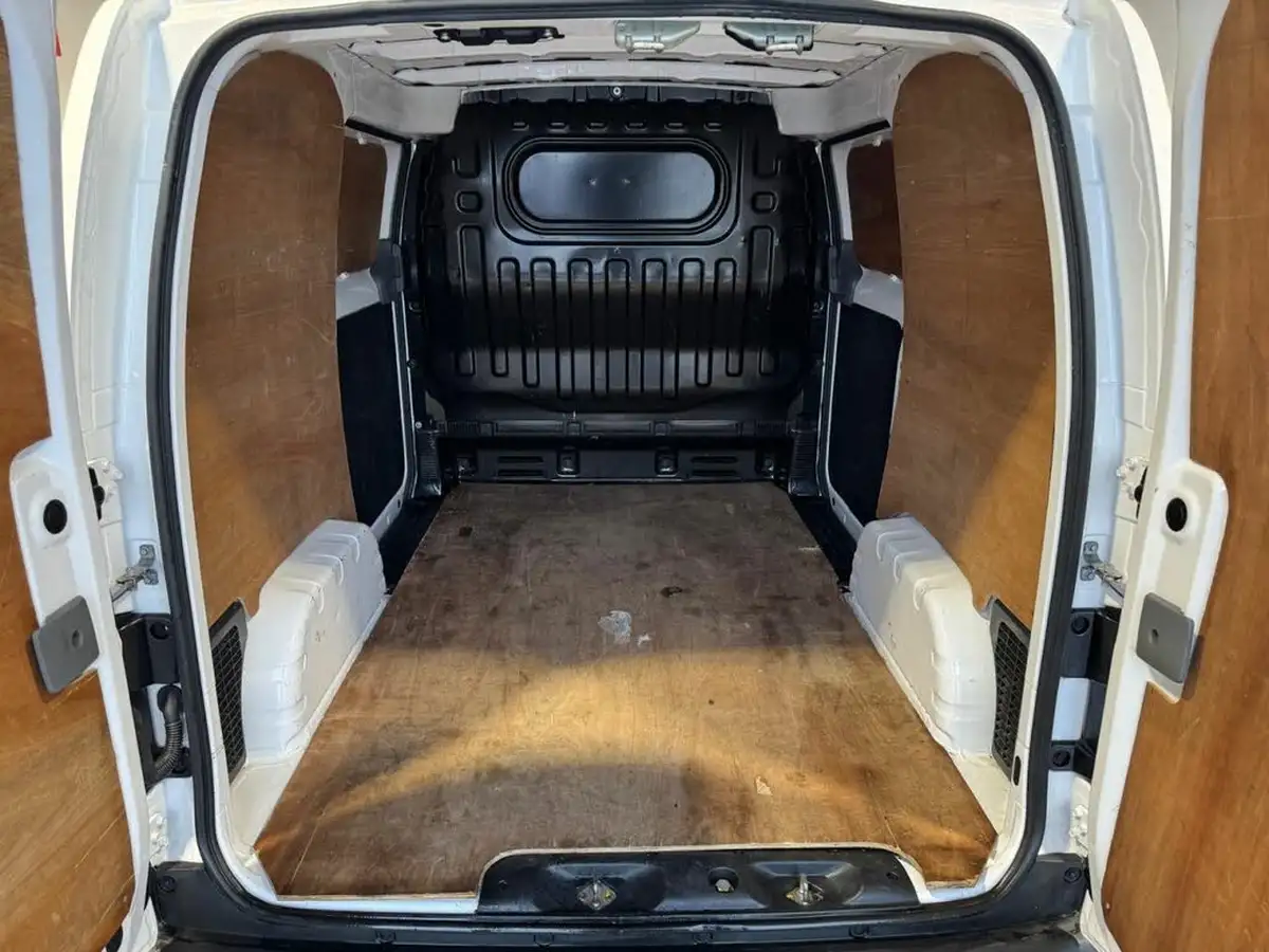 2019-nissan-nv200-15td-acenta-89bhp-crewcab-van-big-26