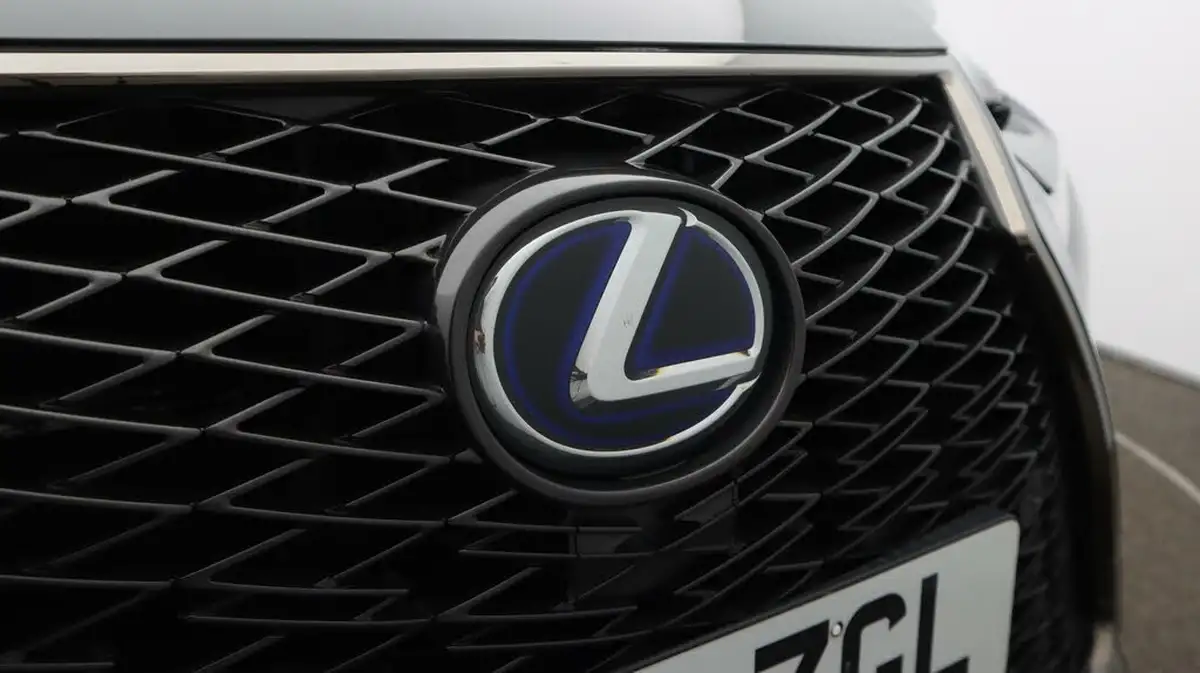 2018-lexus-nx-300h-25-f-sport-big-24