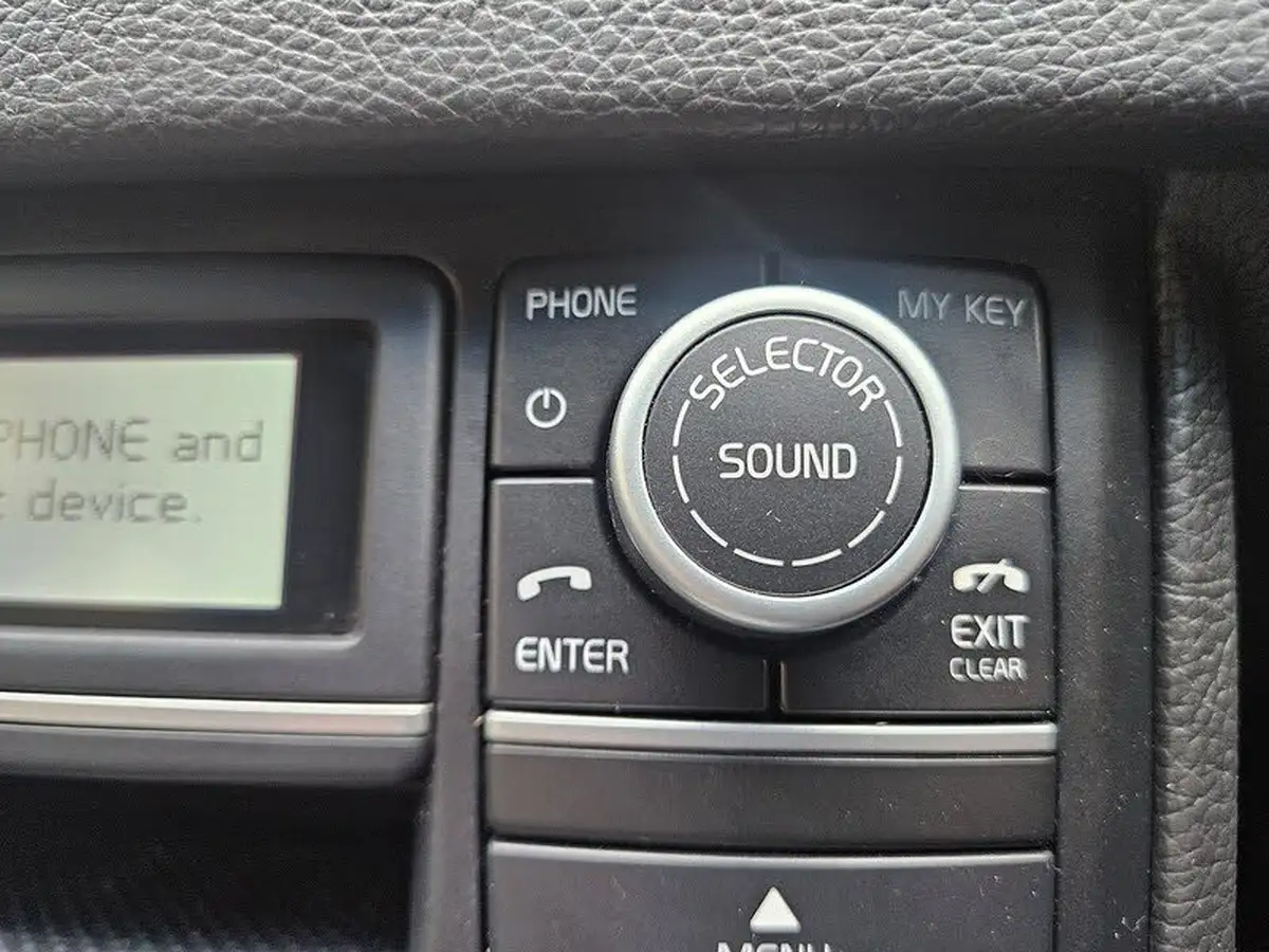 2014-volvo-xc90-24td-es-big-18