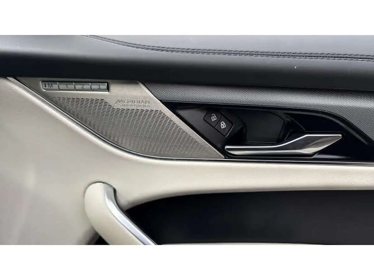 2022-jaguar-f-pace-50-v8-p550-svr-big-20