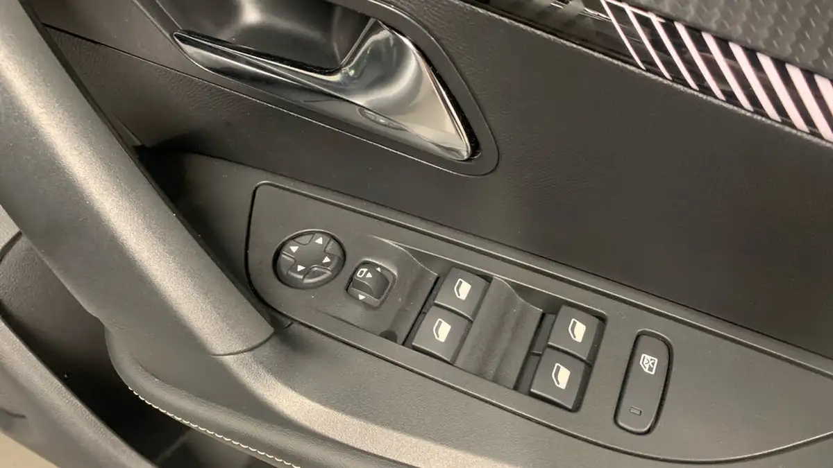 2023-peugeot-2008-suv-e-allure-big-21