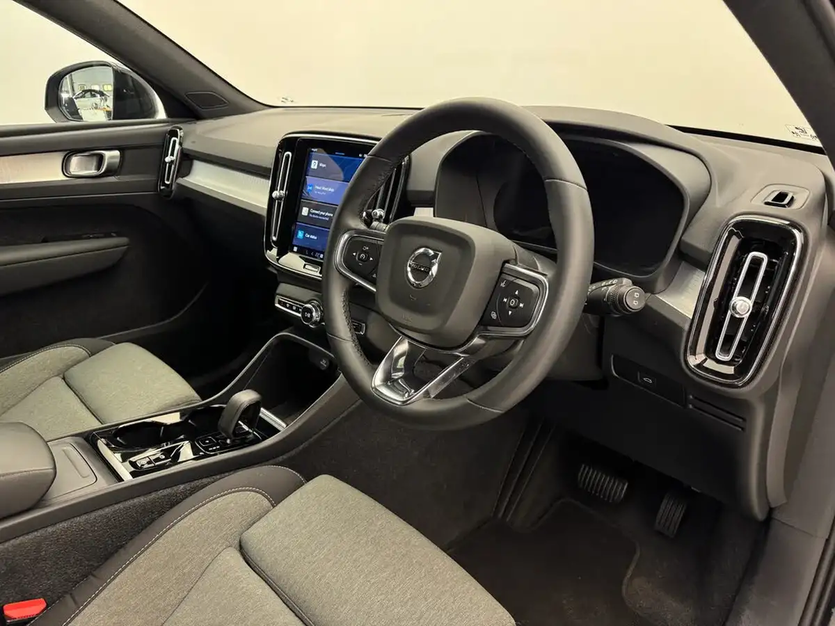 2023-volvo-xc40-20-b3-plus-big-20