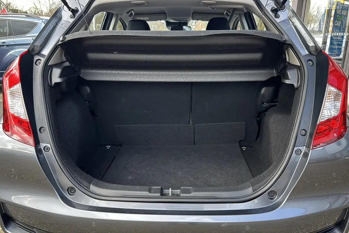 2019-honda-jazz-13-i-vtec-se-navi-cvt-big-17