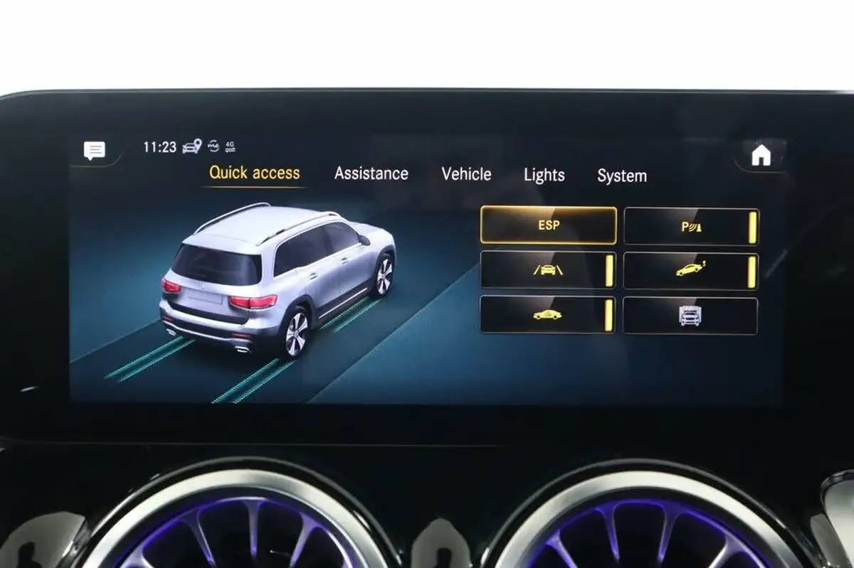 2022-mercedes-benz-glb-class-13-glb200-amg-line-premium-7g-tronic-big-52