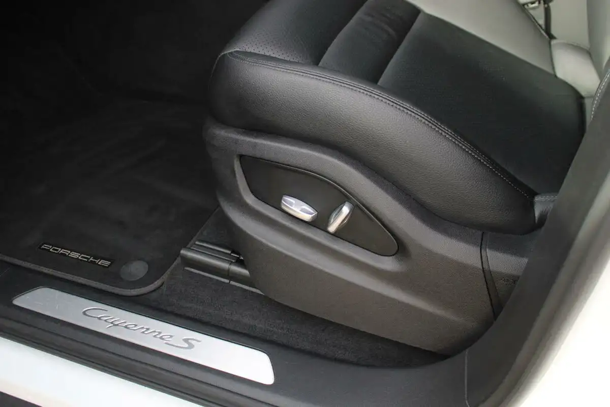 2019-porsche-cayenne-30-v6-s-big-35