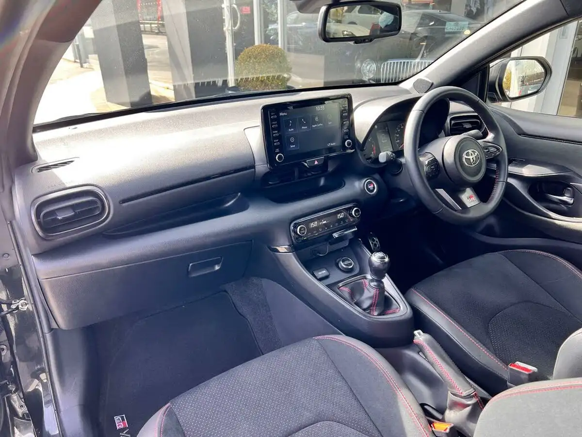 2021-toyota-yaris-16-gr-circuit-pack-big-9