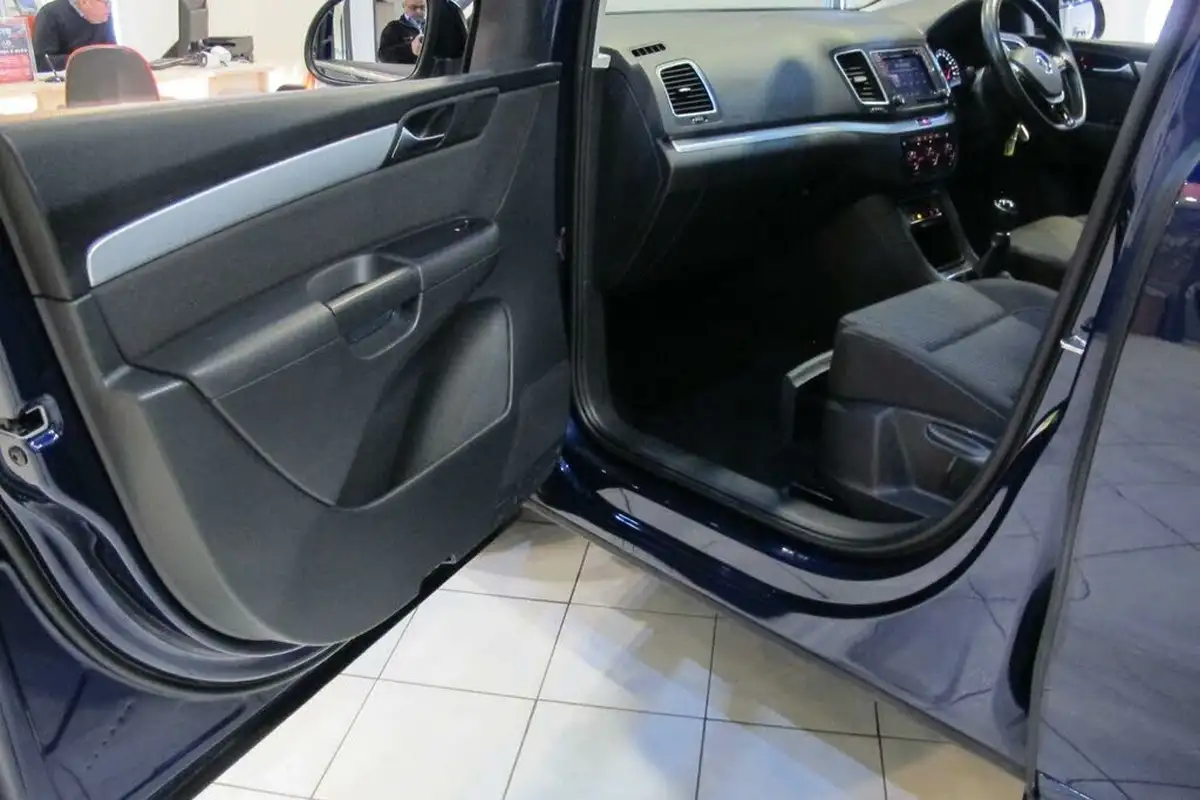2019-volkswagen-sharan-14-tsi-se-nav-1395cc-big-44