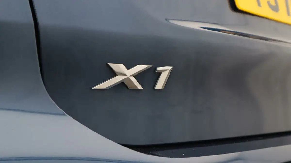 2021-bmw-x1-20-sdrive20i-sport-big-20