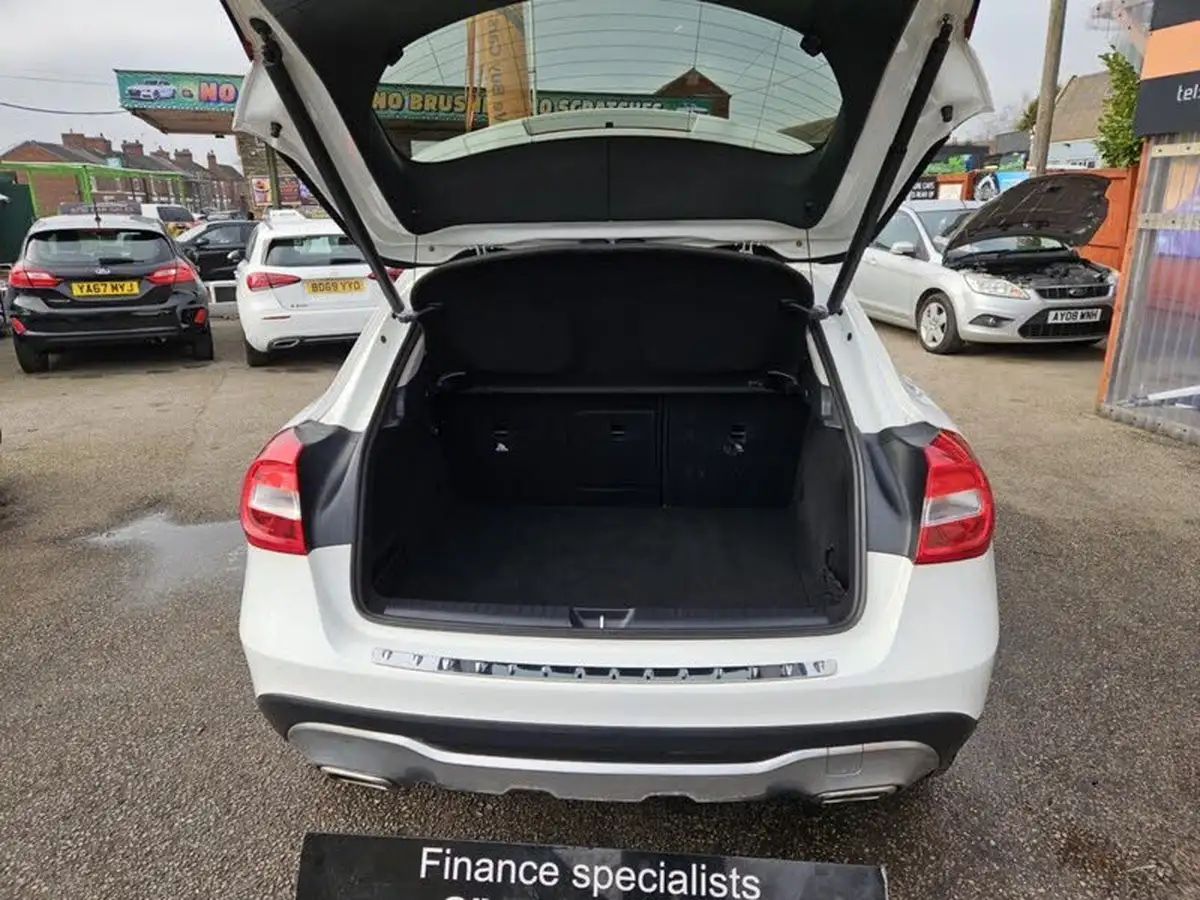 2018-mercedes-benz-gla-class-21d-gla-200d-sport-134bhp-ss-big-11
