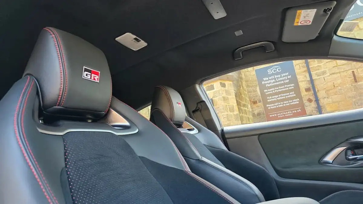 2021-toyota-yaris-16-gr-circuit-pack-big-19