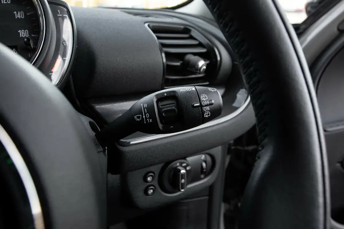 2018-mini-clubman-15-cooper-auto-big-17