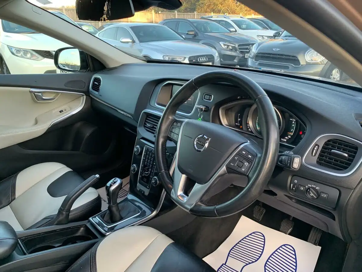 2017-volvo-v40-20-t3-cross-country-pro-big-8